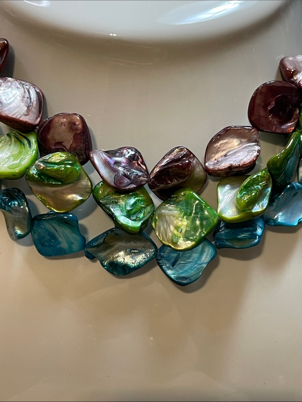 Multi-Color Shell Statement Necklace 16” - Picture 3 of 6
